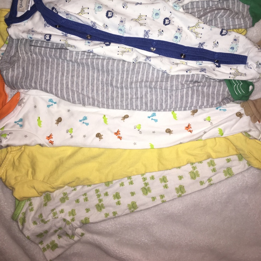 5 pairs of onesies - Picture 1 of 1